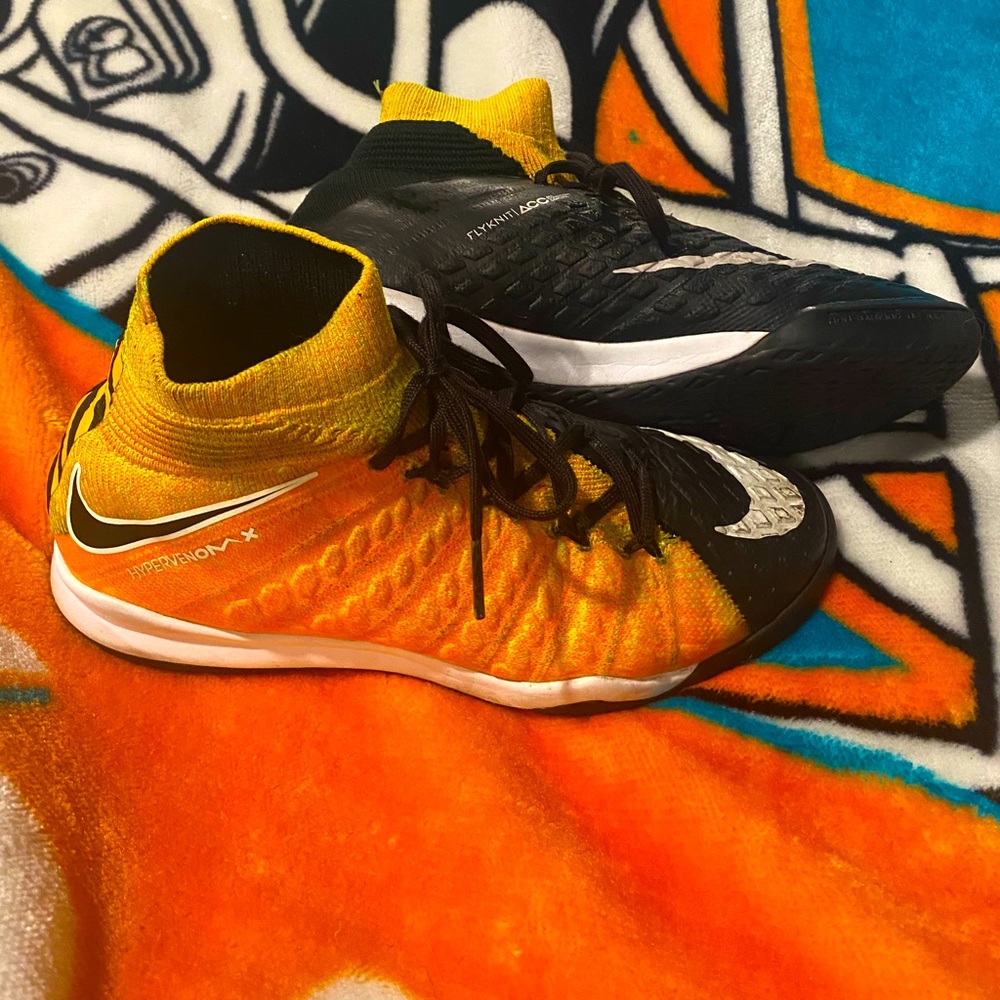 Kids Nike size 4 y sneaker shoe